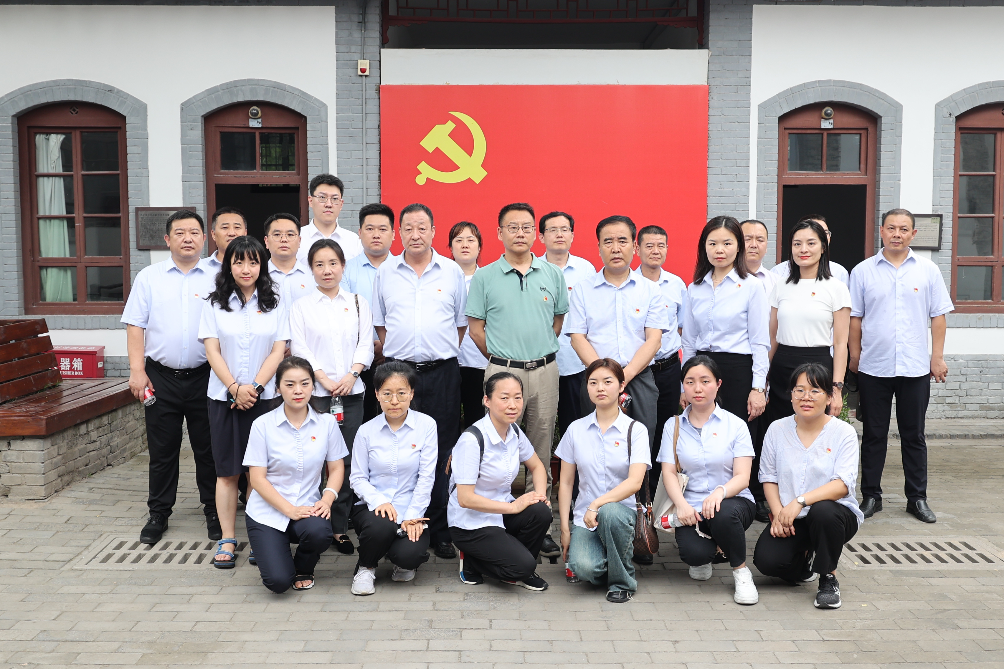 公司黨委組織開展“學(xué)黨章、悟思想、強黨性、  善作為”主題黨日活動